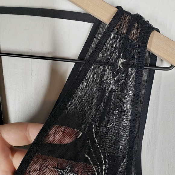 NEW Express Star Embroidered Plunge Tank Blouse‎ 8 Black Silver Mesh NWT - Picture 10 of 13